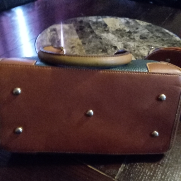 Purses - Picture 2 of 6